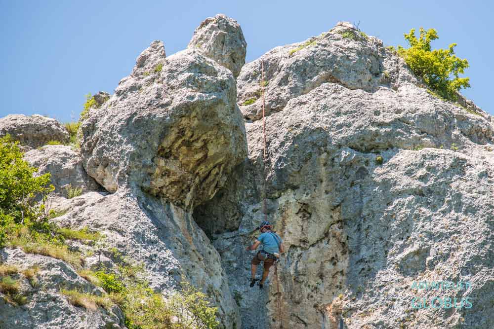 Kletterer an der Steinbrücke Kameni Most bei Krupa na Vrbasu
