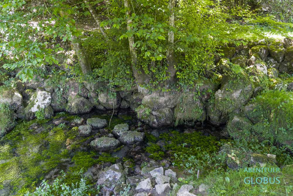 Eine der drei Quellen, die den Fluss Krupa bilden, in Krupa na Vrbasu.