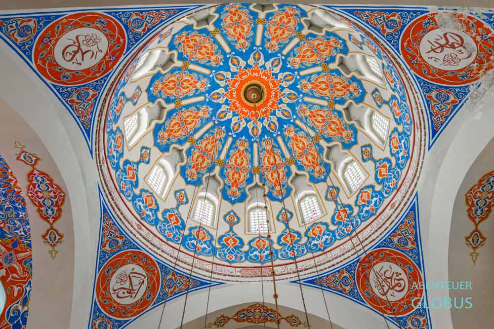Decken- und Wandmalereien in der Ferhadija-Moschee in Banja Luka