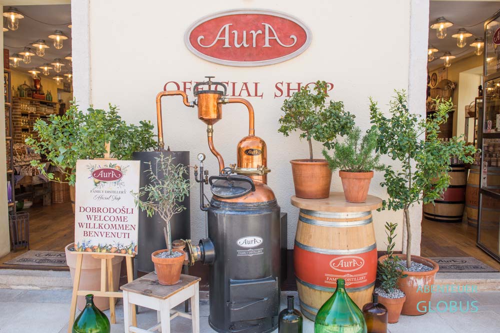 Aura Shop am Hauptplatz Veliki Trg in der Altstadt von Novigrad