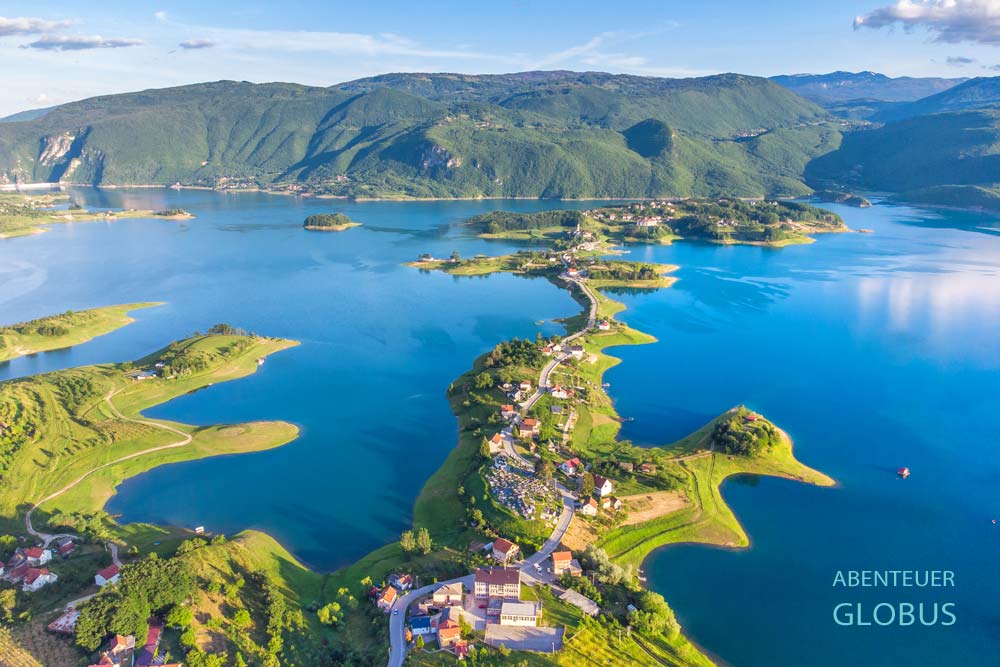 Prozor-Rama: Ramsko Jezero (Rama See) mit der Halbinsel Scit in Bosnien und Herzegowina