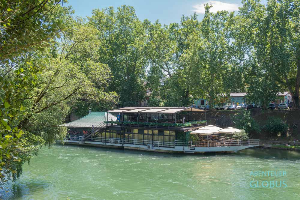 Restaurantsschiff Banjalučki Splav auf dem Fluss Vrbas nahe der Festung Kastel in Banja Luka