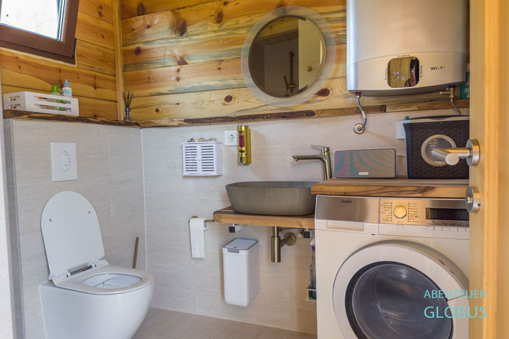 Frauenbad mit Waschmaschine im Autocamp SAN Soul and Nature in der Nähe Sanski Most