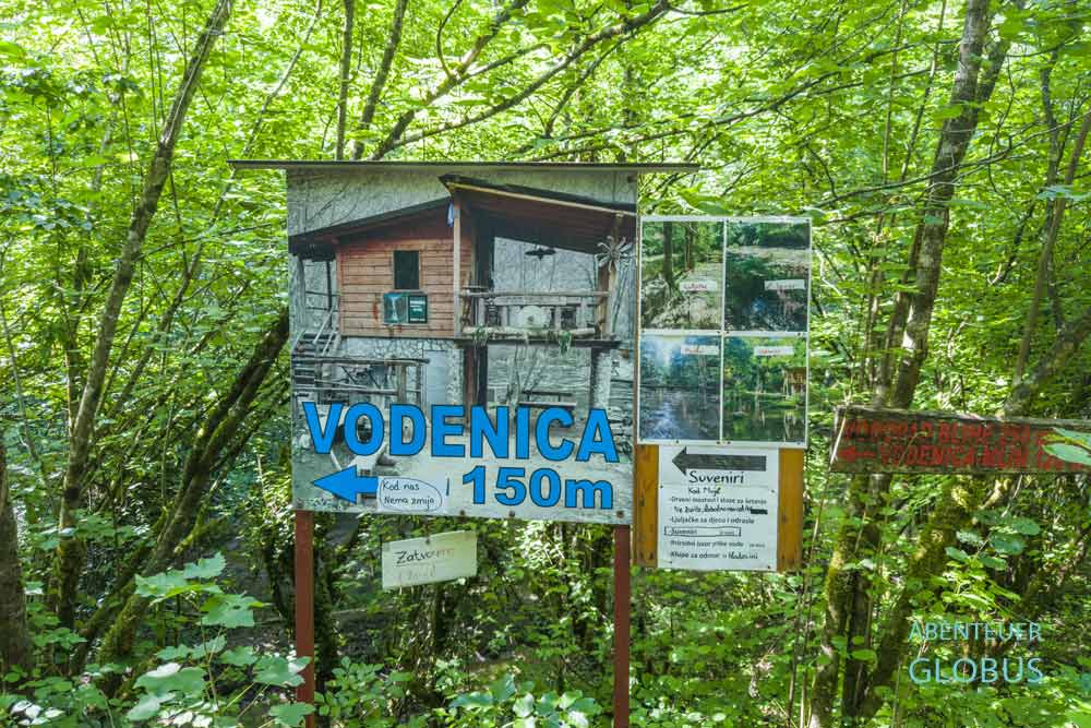 Wegweiser zur Wassermühle (Vodenica) nahe Wasserfall Blihe bei Sanski Most