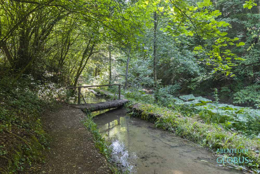 Weg am Fluss Bliha im Bliha-Tal bei Sanski Most