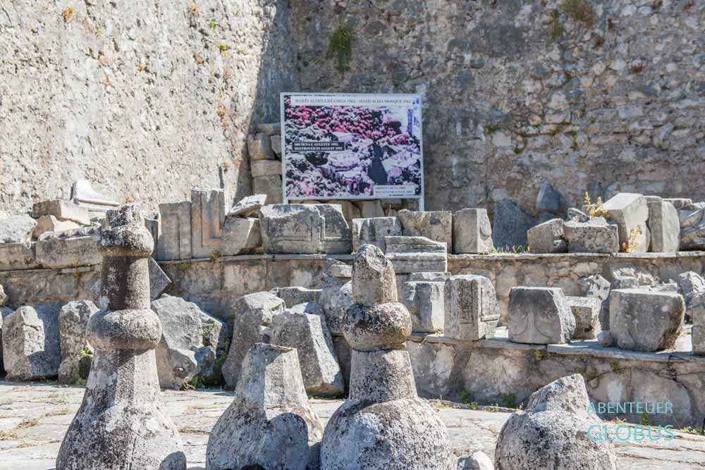 Fragmente der ersten Moschee in Pocitelj