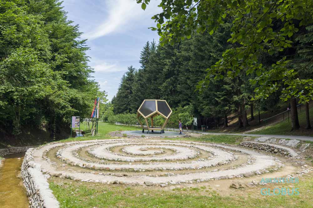 Steinlabyrinth im Ravne Park 2 in Visoko