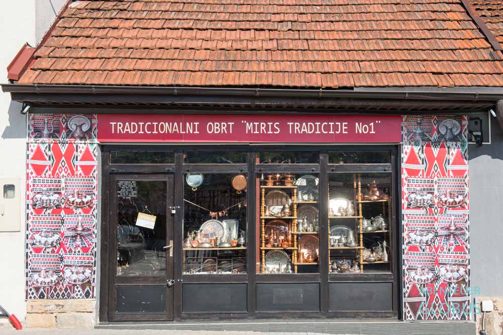 Geschäft für traditionelle Kupferwaren in Visoko