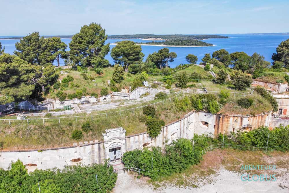 Vogelperspektive vom Fort Punta Christo auf der Halbinsel Stinjan bei Pula in Istrien