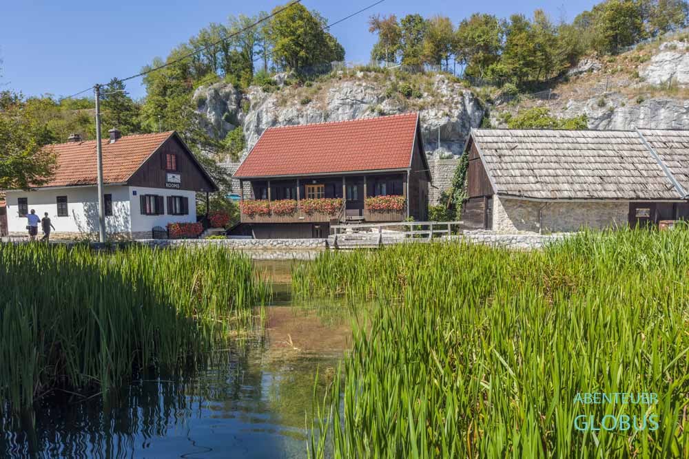 Wassermühlendorf Rastoke mit Häusern und Unterkünften in Slunj, Kroatien